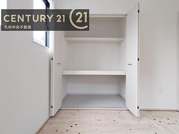 【押入】デッドスペースを作らず空間を無駄なく使うことのできる奥行きがあります。