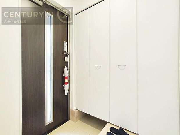 【玄関】玄関をスッキリに見せるために、シューズボックスを設置しました。オシャレは足元から。