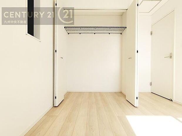 【クローゼット】お部屋ごとに設けた収納は住みやすさへのこだわりです。