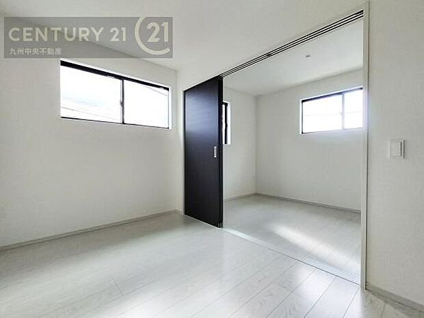 【子供部屋】学習机やベッドの配置がしやすい空間です。