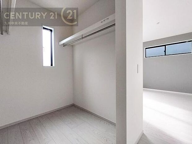 【ウォークインクローゼット】大型収納で片付け安心、生活にゆとりができ、お部屋もスッキリします。