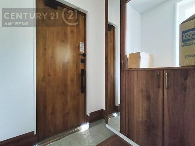 【玄関】玄関をスッキリに見せるために、シューズボックスを設置しました。オシャレは足元から。