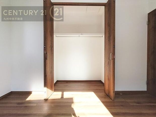 【クローゼット】お部屋ごとに設けた収納は住みやすさへのこだわりです。