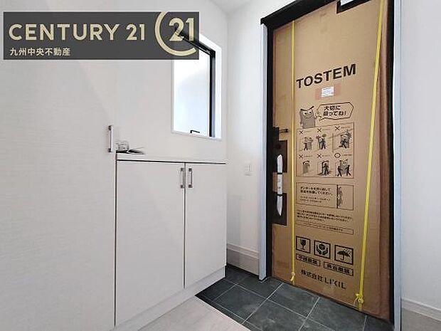 【玄関】玄関をスッキリに見せるために、シューズボックスを設置しました。オシャレは足元から。