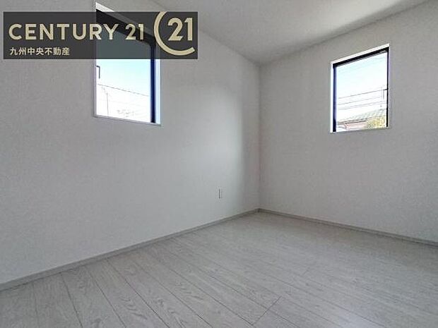 【子供部屋】学習机やベッドの配置がしやすい空間です。