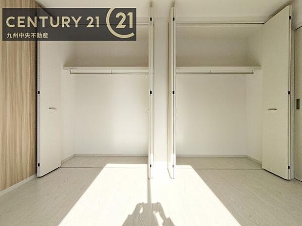 【クローゼット】お部屋ごとに設けた収納は住みやすさへのこだわりです。