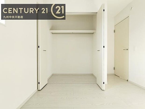 【クローゼット】お部屋ごとに設けた収納は住みやすさへのこだわりです。