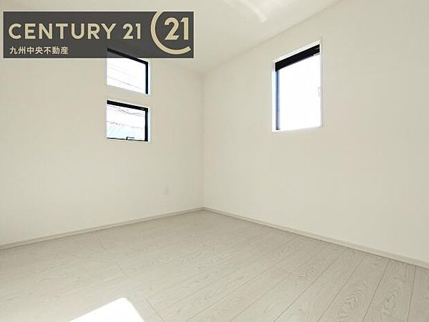 【洋室】家族一人ひとりの大切なプライベート空間。趣味に合わせて使って頂けるようシンプルに仕上げてあります。