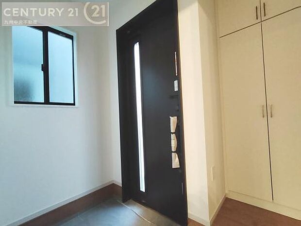 【玄関】玄関をスッキリに見せるために、シューズボックスを設置しました。オシャレは足元から。