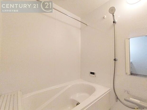 【ユニットバス】浴室暖房乾燥機付きで雨の日が多い梅雨の時期も安心です。また、冬のヒートショック対策としても活躍します。