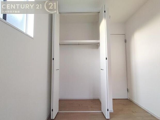 【クローゼット】お部屋ごとに設けた収納は住みやすさへのこだわりです。