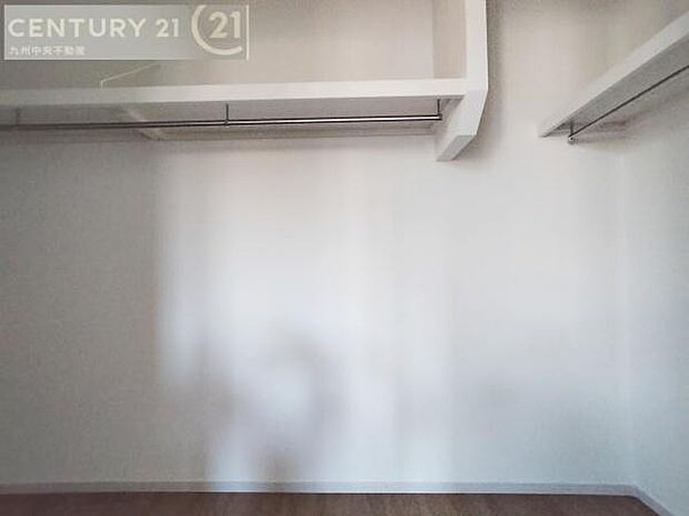 【ウォークインクローゼット】大型収納で片付け安心、生活にゆとりができ、お部屋もスッキリします。