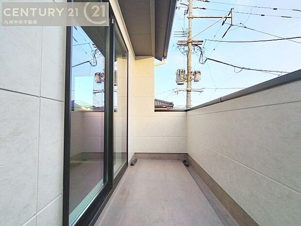 【バルコニー】日当たり良好なバルコニー。洗濯物やお布団もポッカポカに。