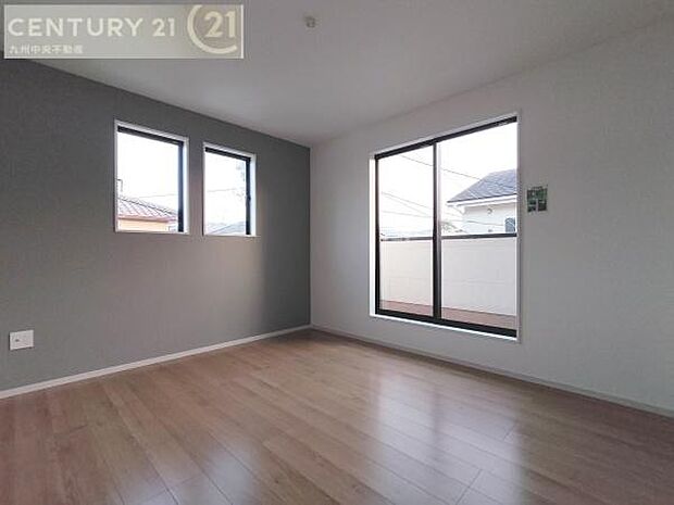 【洋室】家族一人ひとりの大切なプライベート空間。趣味に合わせて使って頂けるようシンプルに仕上げてあります。