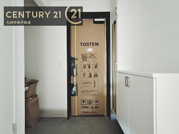 【玄関】玄関をスッキリに見せるために、シューズボックスを設置しました。オシャレは足元から。