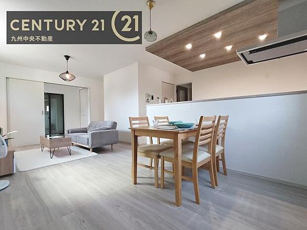 【リビング】ご家族みんながゆったり寛げる開放感たっぷりのリビング。広々としたリビングでは家具選びも楽しみの一つになりますね。