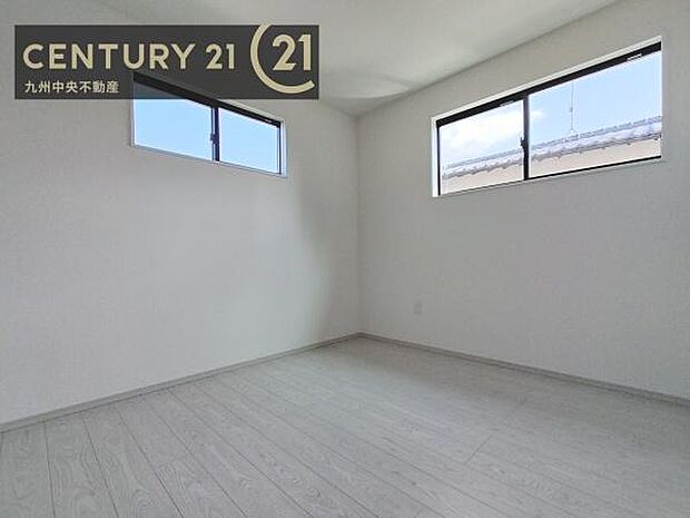 【子供部屋】学習机やベッドの配置がしやすい空間です。