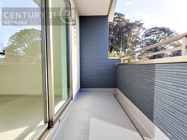 【バルコニー】広々インナーバルコニー。日当たりも良く、洗濯物もよく乾きます。