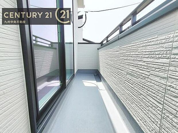 【バルコニー】日当たり良好なバルコニー。洗濯物やお布団もポッカポカに。