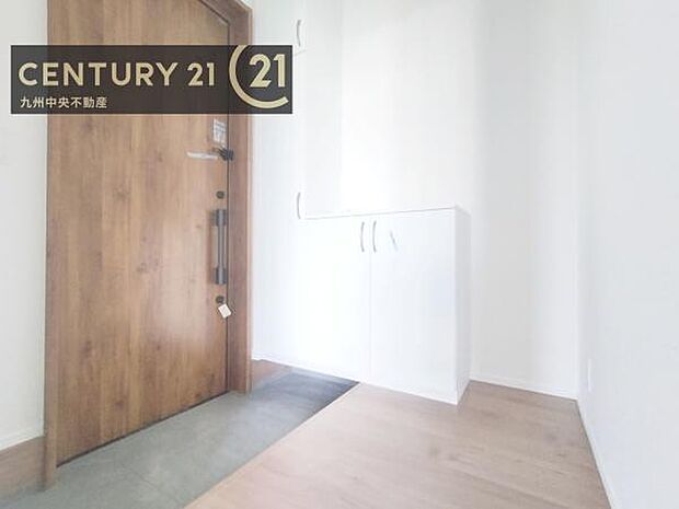 【玄関】玄関をスッキリに見せるために、シューズボックスを設置しました。オシャレは足元から。