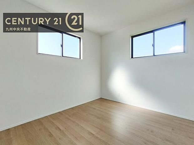 【洋室】2面採光を確保したお部屋。爽やかな風を感じて起きる朝は、快適生活の始まりに。