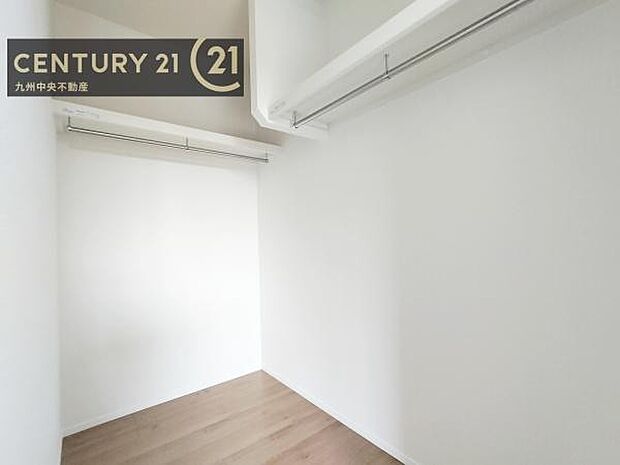 【ウォークインクローゼット】大型収納で片付け安心、生活にゆとりができ、お部屋もスッキリします。