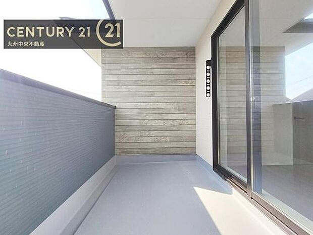 【バルコニー】広々インナーバルコニー。日当たりも良く、洗濯物もよく乾きます。