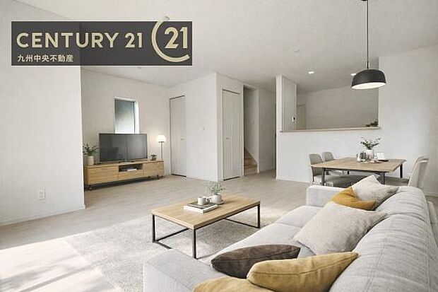 ※掲載の家具およびCG加工はあくまでイメージであり、販売価格には含まれておりません。【リビング】暖かな光が包み込んでくれるLDKは家族みんなが自然と集まる場所。快適でゆったり寛げる空間です。