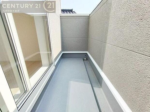 【バルコニー】日当たり良好なバルコニー。洗濯物やお布団もポッカポカに。