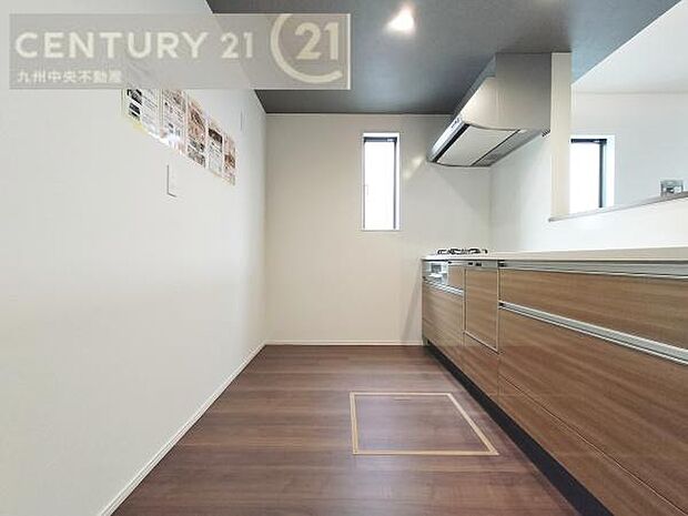 【キッチン】家族との会話を楽しめながら、お子様を見守りながら、お料理をすることができます。