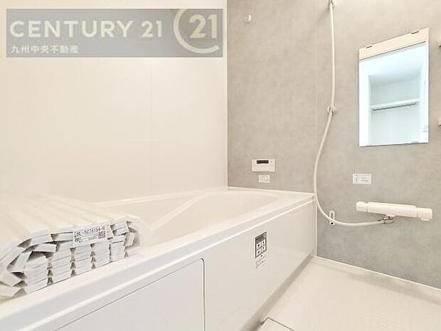 【ユニットバス】浴室暖房乾燥機付きで雨の日が多い梅雨の時期も安心です。また、冬のヒートショック対策としても活躍します。