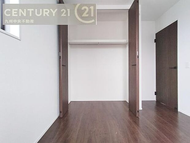 【クローゼット】お部屋ごとに設けた収納は住みやすさへのこだわりです。