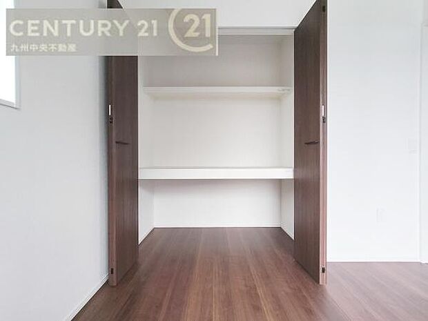 【クローゼット】お部屋ごとに設けた収納は住みやすさへのこだわりです。