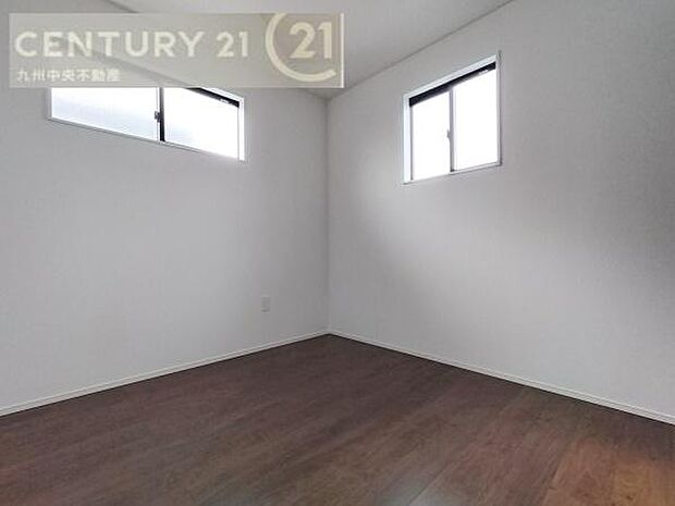 【洋室】2面採光を確保したお部屋。爽やかな風を感じて起きる朝は、快適生活の始まりに。