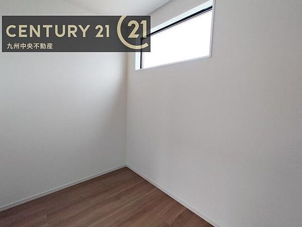 【ウォークインクローゼット】大型収納で片付け安心、生活にゆとりができ、お部屋もスッキリします。