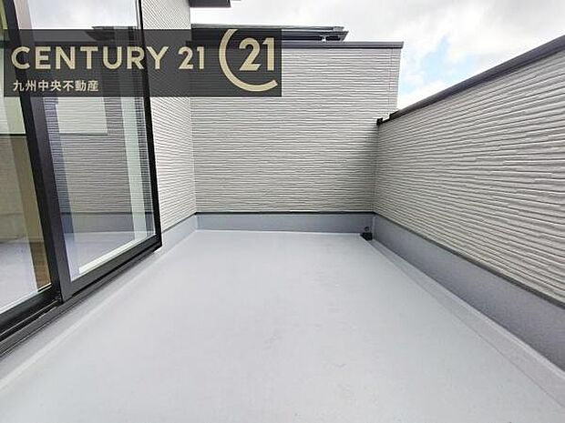 【バルコニー】広々インナーバルコニー。日当たりも良く、洗濯物もよく乾きます。