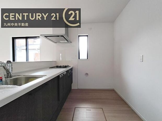 【キッチン】家族との会話を楽しみながら、お子様を見守りながら、お料理をすることができます。