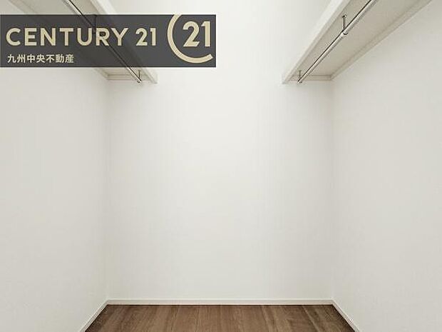 【ウォークインクローゼット】大型収納で片付け安心、生活にゆとりができ、お部屋もスッキリします。