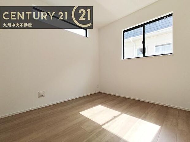 【洋室】2面採光を確保したお部屋。爽やかな風を感じて起きる朝は、快適生活の始まりに。