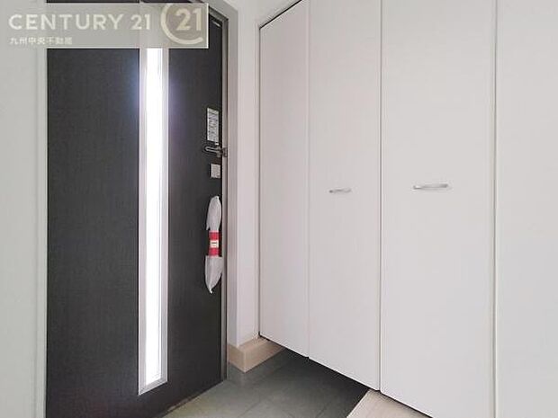 【玄関】玄関をスッキリに見せるために、シューズボックスを設置しました。オシャレは足元から。