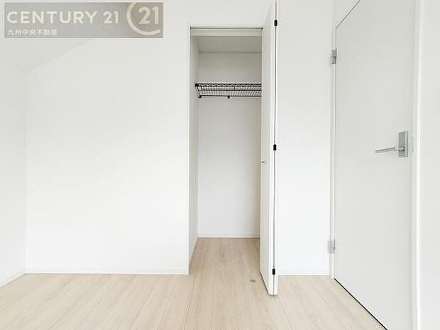 【クローゼット】お部屋ごとに設けた収納は住みやすさへのこだわりです。