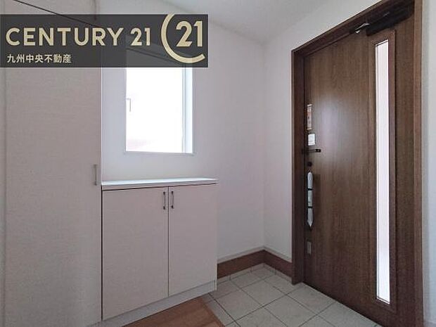 【玄関】玄関をスッキリに見せるために、シューズボックスを設置しました。オシャレは足元から。