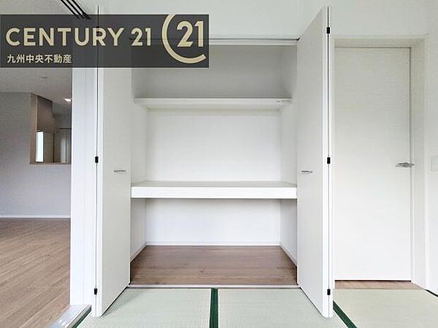 【押入】デッドスペースを作らず空間を無駄なく使うことのできる奥行きがあります。