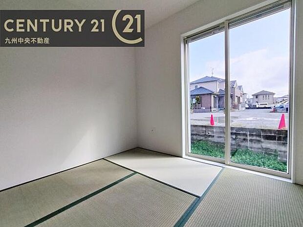 【和室】あると嬉しいリビング横の和室。小さなお子様の遊ぶスペースやお昼寝タイムにも最適です。