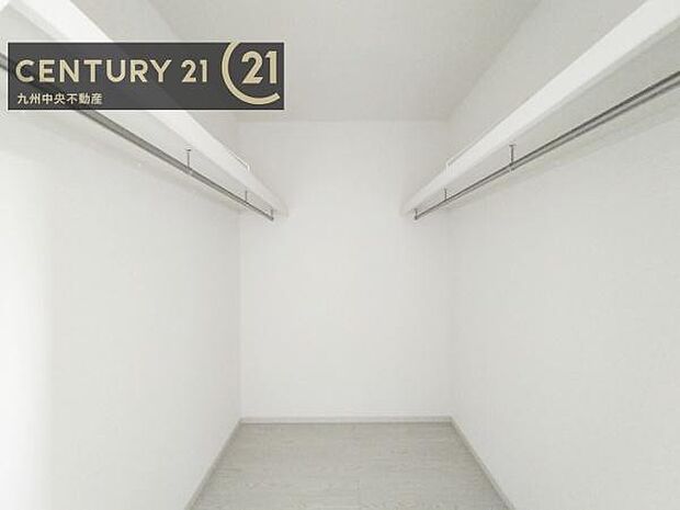 【ウォークインクローゼット】大型収納で片付け安心、生活にゆとりができ、お部屋もスッキリします。