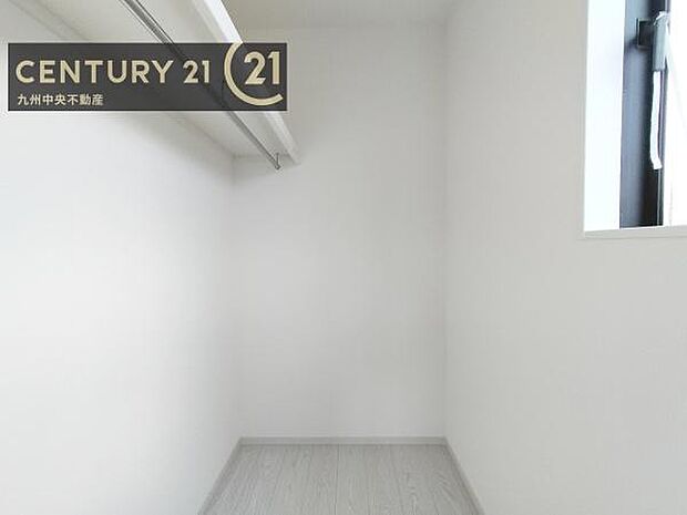 【ウォークインクローゼット】大型収納で片付け安心、生活にゆとりができ、お部屋もスッキリします。