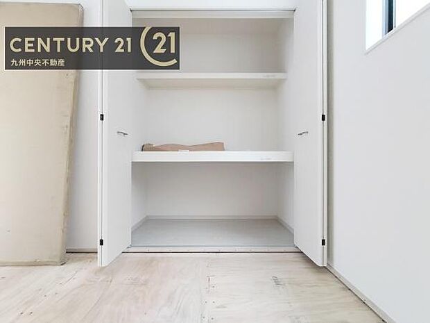 【押入】デッドスペースを作らず空間を無駄なく使うことのできる奥行きがあります。