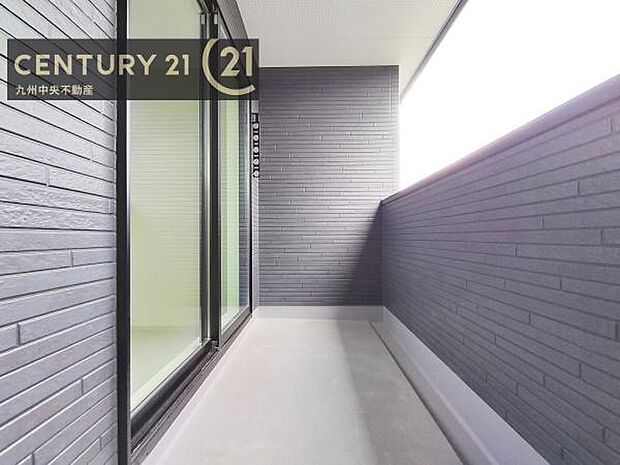 【バルコニー】日当たり良好なバルコニー。洗濯物やお布団もポッカポカに。