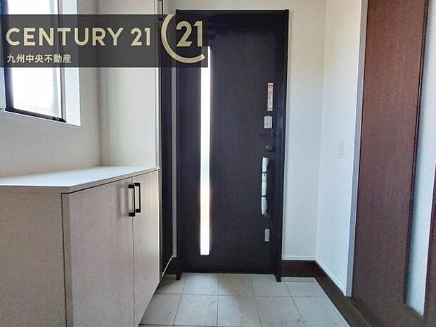 【玄関】玄関をスッキリに見せるために、シューズボックスを設置しました。オシャレは足元から。