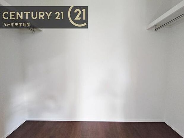 【ウォークインクローゼット】大型収納で片付け安心、生活にゆとりができ、お部屋もスッキリします。